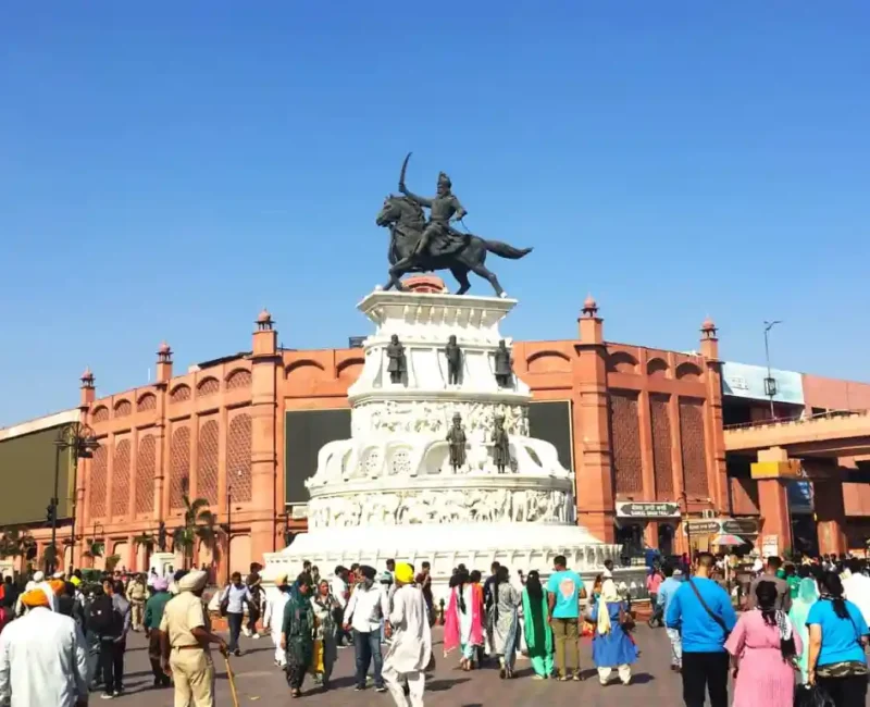 ranjit-singh-statue-amritsar